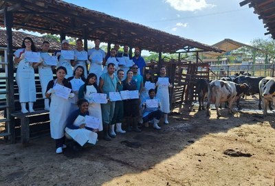 Participaram da capacitação 16 alunos do curso técnico em agropecuária