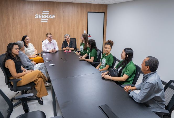 Reunião da equipe EcoMats com o Sebrae Alagoas (Foto: Agência Sebrae de Notícias)