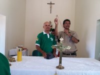 Antonio Graça devolvendo o crucifixo de Antonio Carlos