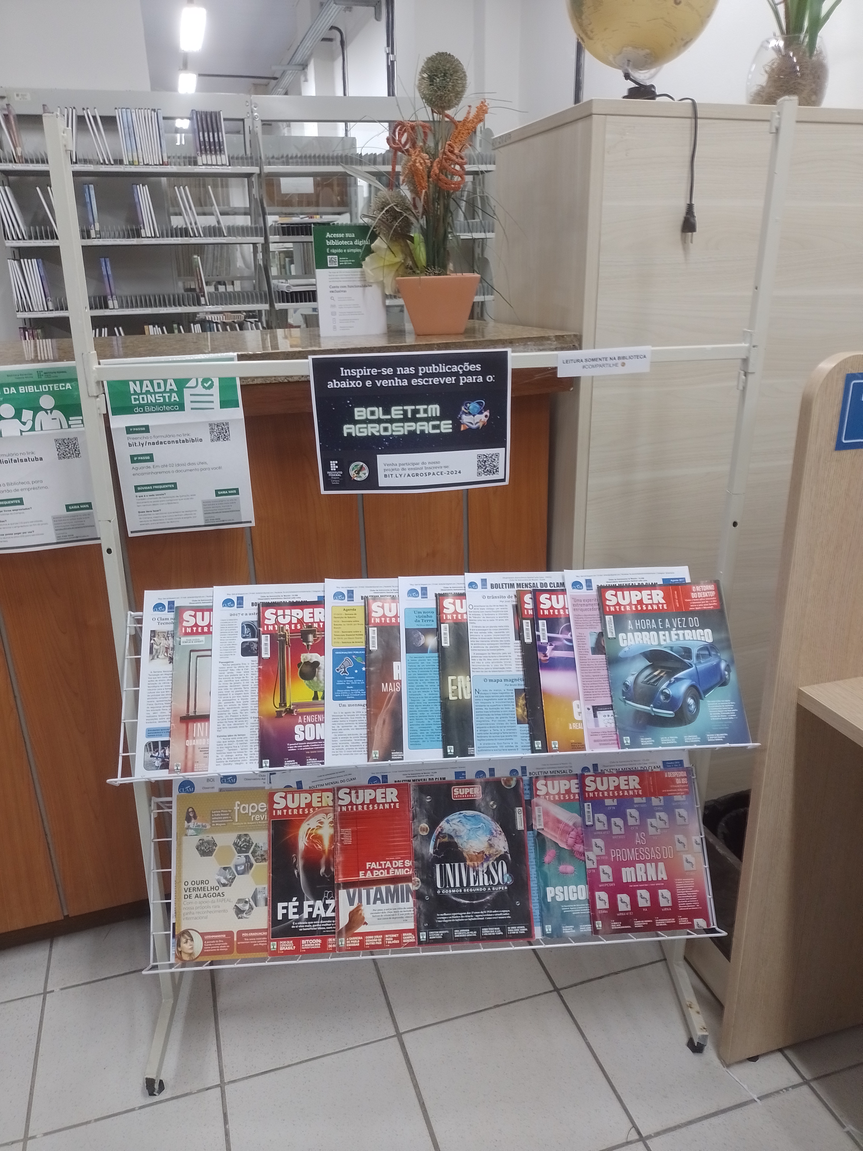 Boletins astronômicos e revistas de divulgação científica foram disponibilizados na biblioteca para leitura e inspiração