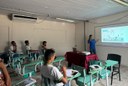 Jana Kelly ministrando aula teórica