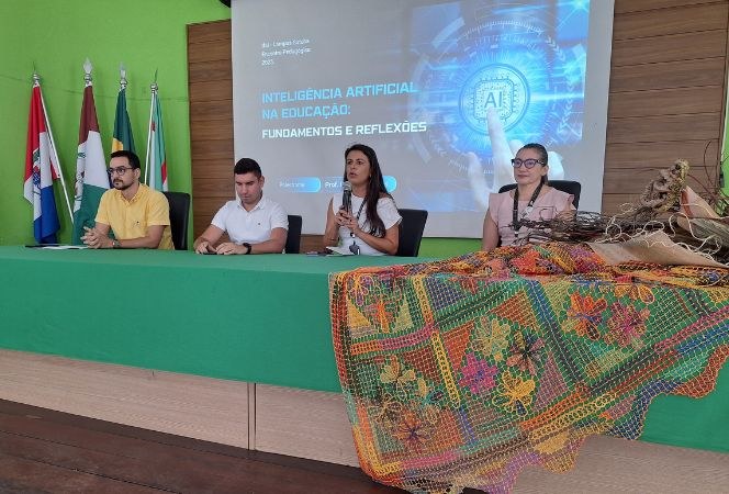 Mesa de abertura do Encontro de Formação e Planejamento Pedagógico