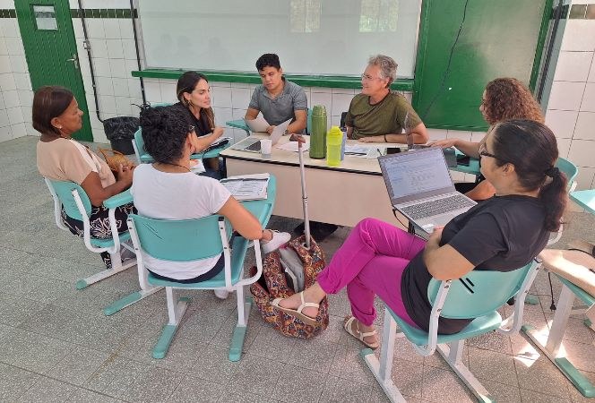 Professores de Linguagens participam de oficina sobre uso de IA no ensino