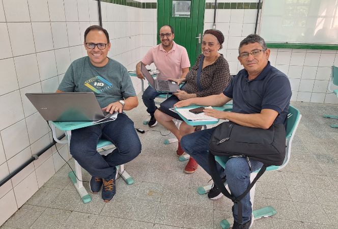 Professores de Matemática formulam estratégias para uso de IAs no ensino durante oficina