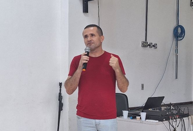 Servidor Luciano Araújo desenvolveu chatbot que o auxilia na administração do setor de Bovinocultura do Campus