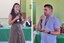 Diretora-geral, Uilliane Faustino, e Diretor de Ensino, Pedro Juvencio saúdam os estudantes durante a abertura do ano letivo
