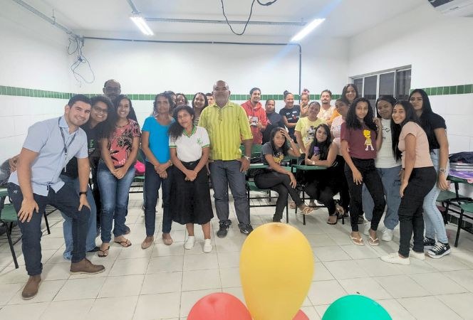 Estudantes da EJA foram recepcionados no período noturno