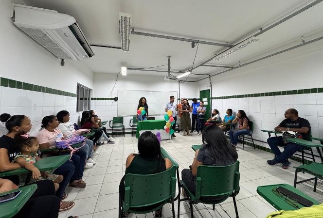 Estudantes da EJA foram recepcionados no período noturno