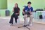 Veteranos recepcionam colegas novatos com apresentações musicais
