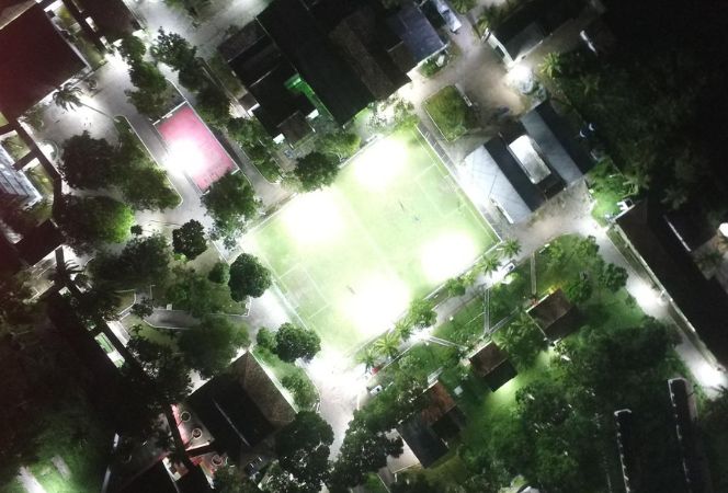 Imagem aérea do Campus Satuba à noite, após melhoria e ampliação da iluminação