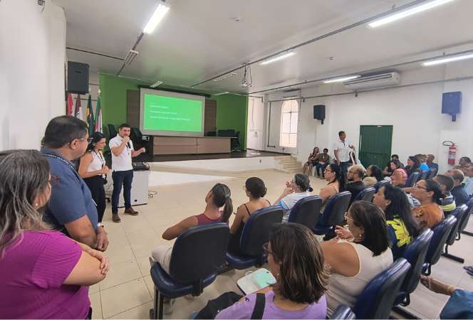 Reunião de pais, maes e responsaveis