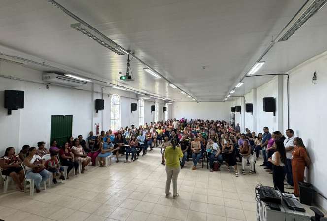 Reunião de pais, maes e responsaveis