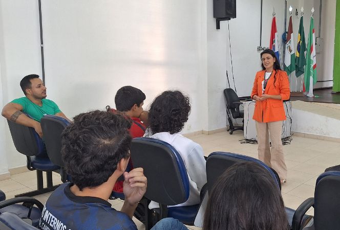 Diretora-geral Uilliane Faustino