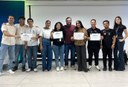 Professor Anderson Silva, entre alunos do 2º ano de Administração.jpeg