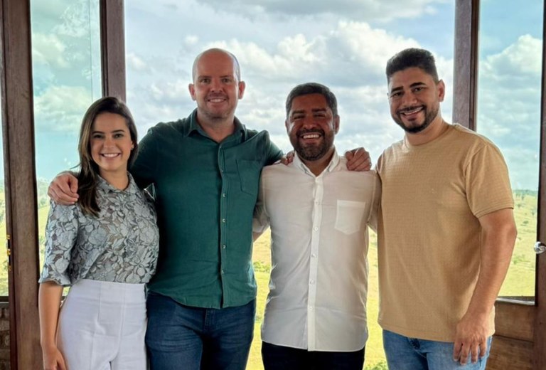 Direção Geral e os representantes da Prefeitura de Viçosa