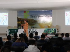 Professor Daniel Duarte vestiu-se a caráter para proferir a palestra "Conservação do bioma Caatinga"