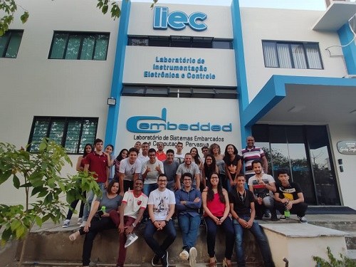 Visita ao Laboratório de Sistemas Embarcados e Computação Pervasiva (Embedded) foi acompanhado por docentes do Campus Rio Largo