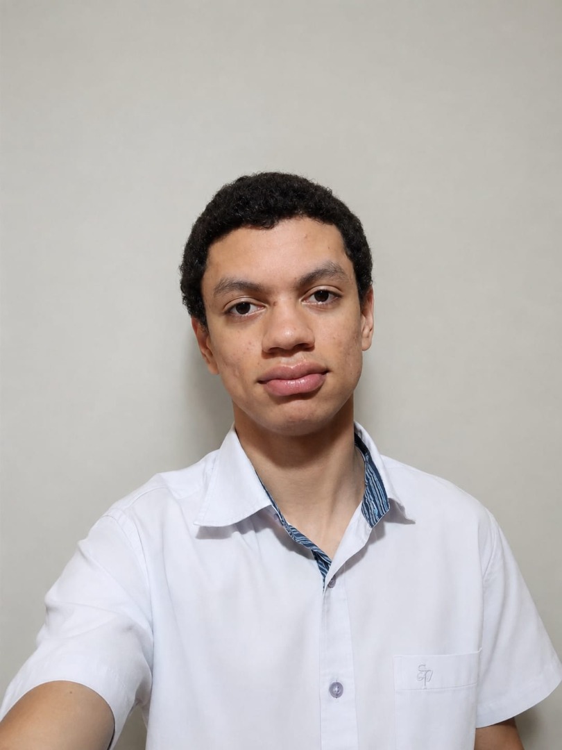 Aluno do técnico integrado ao ensino médio em informática para internet no Campus Viçosa, Maicon Alexandre ressalta a aliança entre conhecimento e cooperação ao longo da competição.jpeg