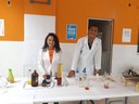 Josenice e Israel são bolsistas de Química do projeto Usina Ciências.jpg