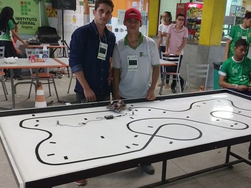 Do Campus Rio Largo, Emmanuel Souza de Santana e Samuel Veloso de Amorim, da equipe Robotech conseguiram o 1º lugar da Categoria Seguidor de Linha.jpeg