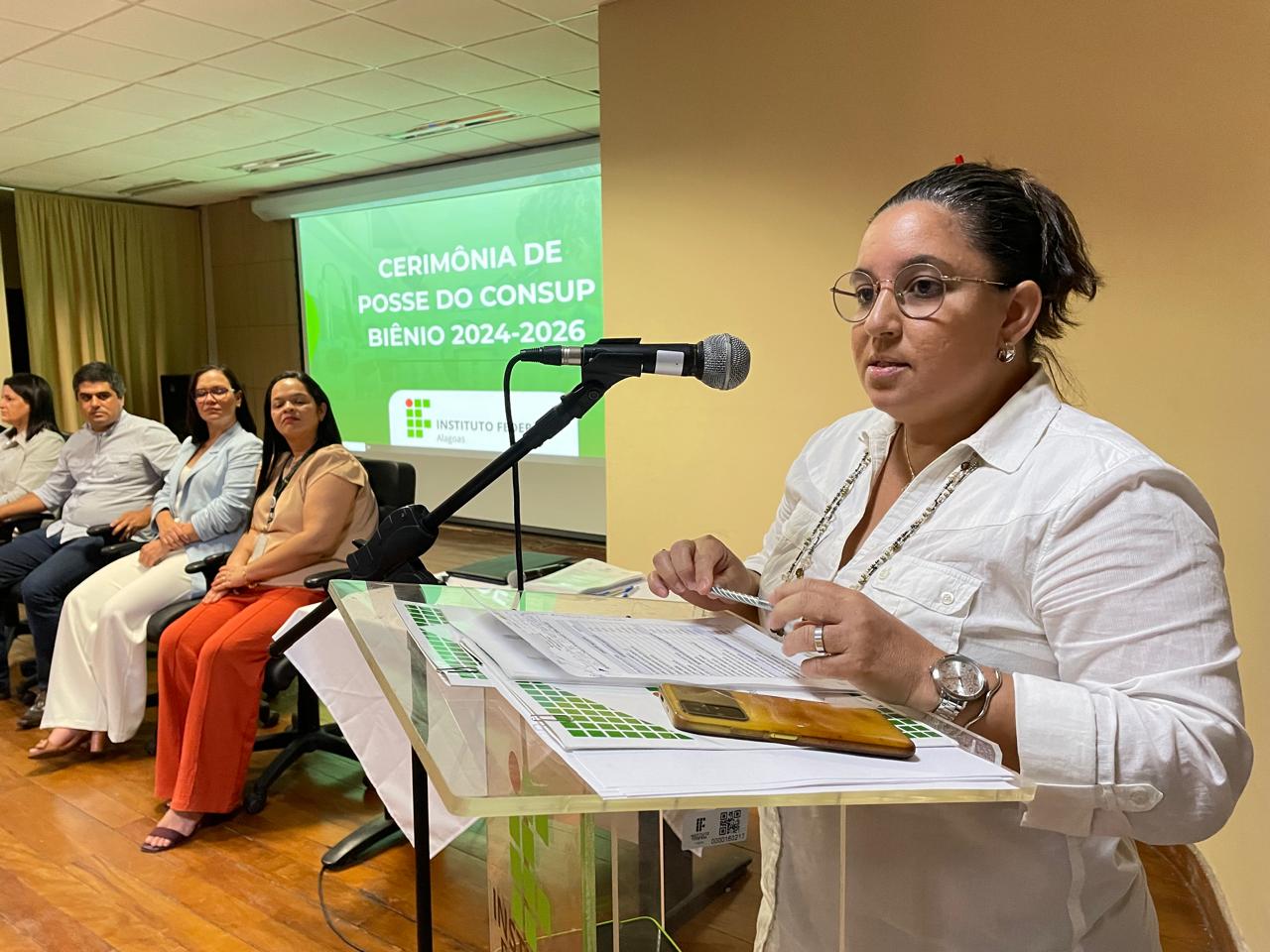 Anny Querubina pontuou como a participação  feminina pode contribuir para o exercício da empatia nas decisões institucionais.jpeg