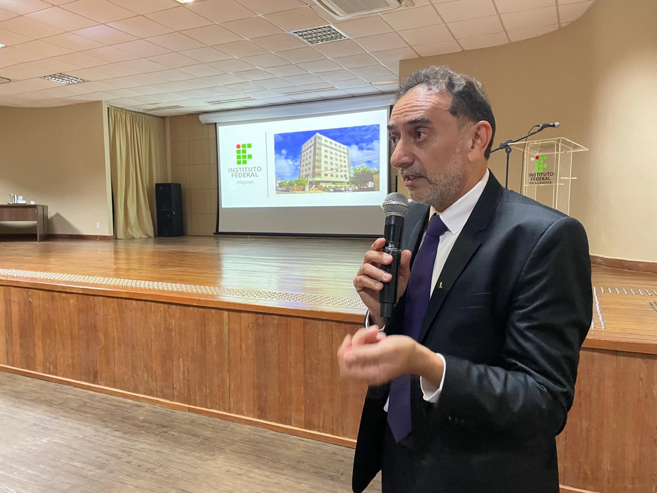 Reitor Carlos Guedes levou relatos de transformação de vida de alunos do Ifal.jpeg