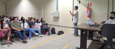 Jhonathan Pino e Jônatas Cruz fizeram conversaram sobre as etapas da produção audiovisual.jpg