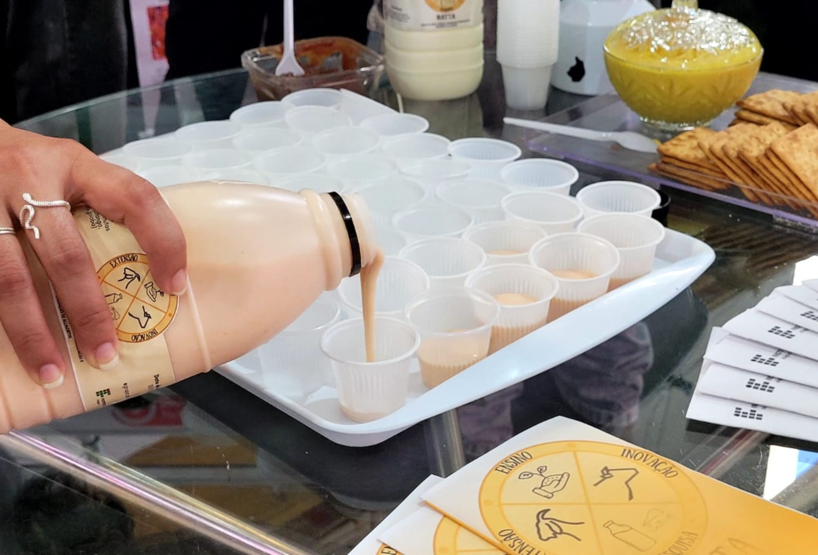 Iogurte desenvolvido por meio de pesquisas também foi oferecido aos visitantes da Bienal