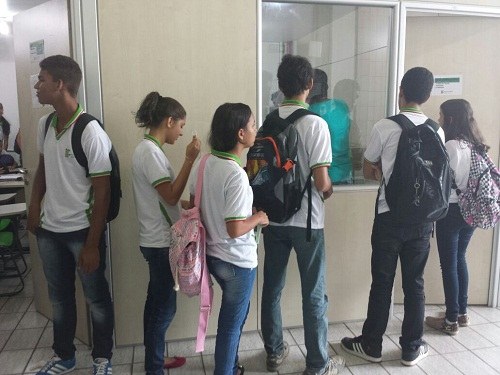 Estudantes participam do processo eleitoral.jpg