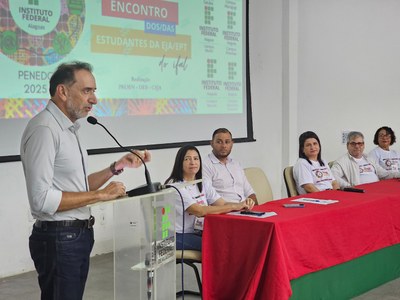 Reitor Carlos Guedes apontou a singularidade da realização do encontro com trajetórias emocionantes.jpg