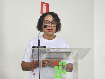 Vera Lúcia Santana, representou os discentes em cerimônia de abertura do evento.jpg
