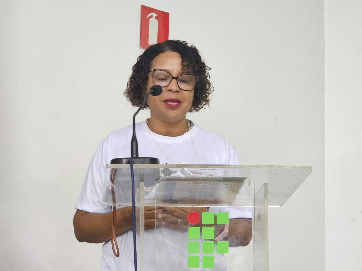 Vera Lúcia Santana, representou os discentes em cerimônia de abertura do evento.jpg