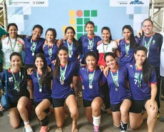 Equipe feminina de handebol obteve duas vitórias e duas derrotas em sua campanha em Brasília