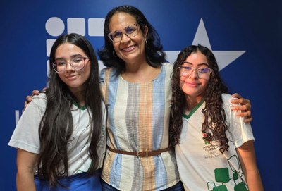 Estudantes inauguraram os atendimentos com a professora Soraya no escritório EducationUSA