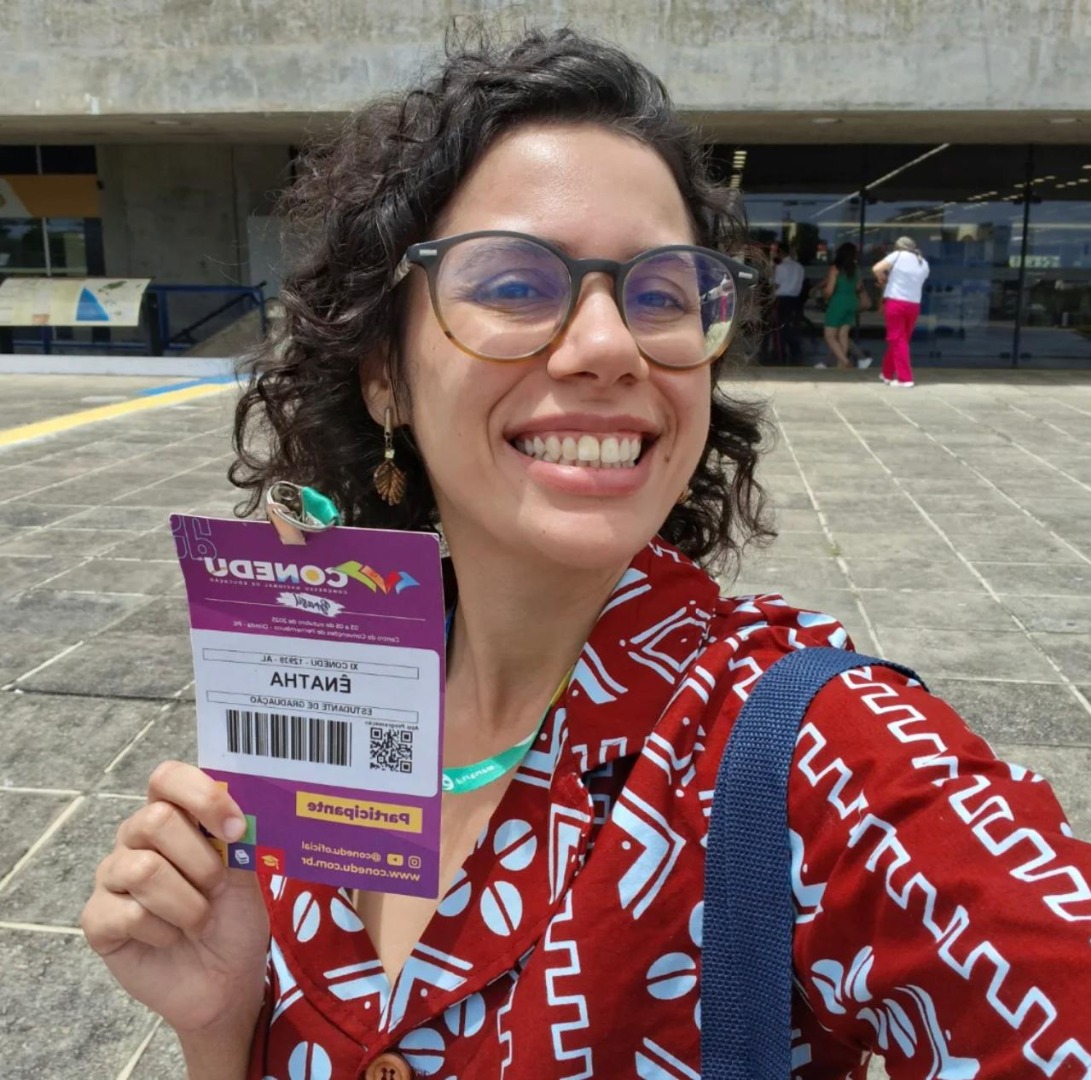 A estudante de Ciências Biológicas, Ênatha Abreu, apresentou atividades desenvolvidas em Projeto de Ensino desenvolvido em 2024.jpeg