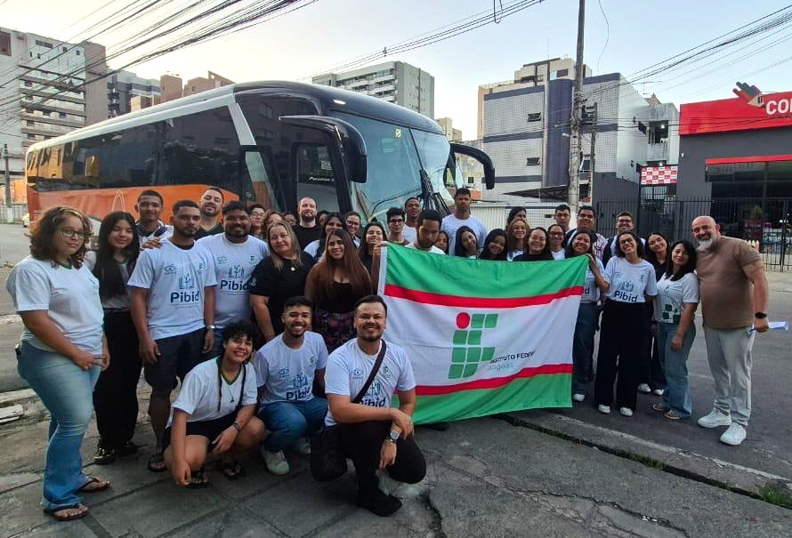 Comitiva da Ufal reuniu estudantes envolvidos no Pibic e Pibid.jpeg