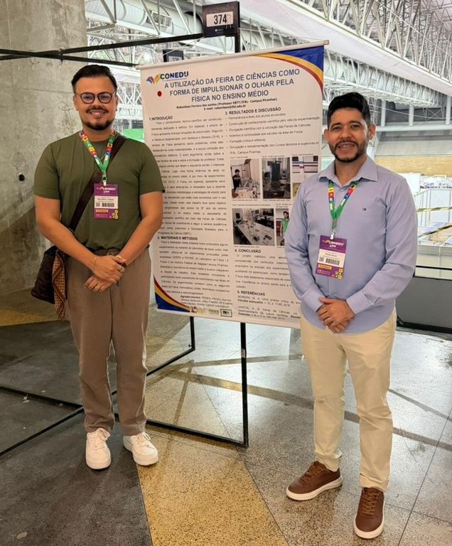 Professores Ricardo Cavalcanti, Campus Maceió, e Robenilson Ferreira, Campus Piranhas, acompanharam alunos ao longo do evento.jpeg