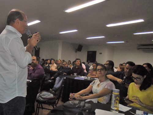 O pró-reitor de Ensino, Luiz Henrique Lemos, apresentou um baanço das atividades da Proen.JPG