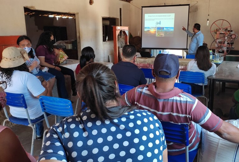 Agricultores dos municípios de Piranhas, Delmiro Gouveia e Água Branca foram os primeiros beneficiados com o projeto do Ifal.jpeg