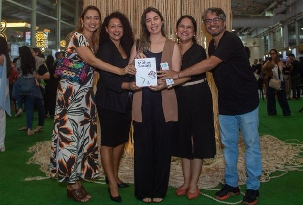 Ifal apresenta nova edição do Manual de Mídias Sociais em noite movimentada na Bienal