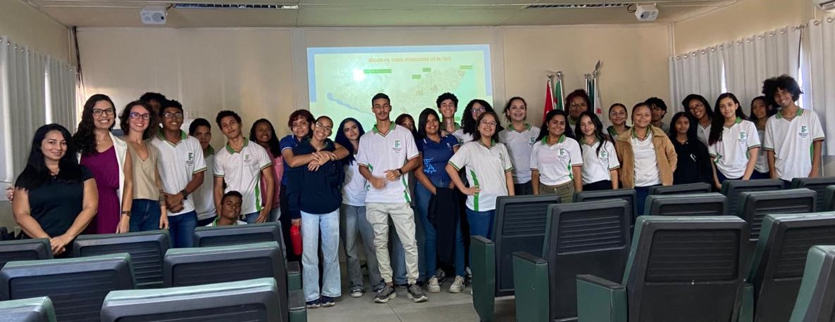 Roda de conversa no Campus Benedito Bentes.jpg