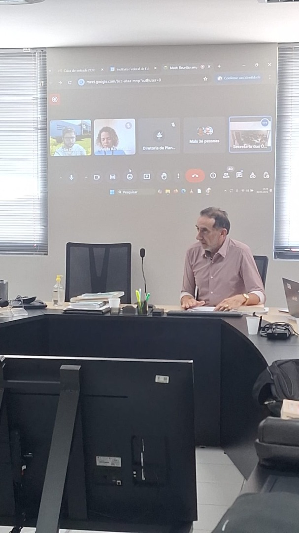 lei_cel_escola_CD (1).jpeg