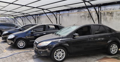 Ford Focus 2012, Fiat Linea 2010 e o Renault Fluence 2016 foram doados ao Ifal em bom estado de conservação.JPG
