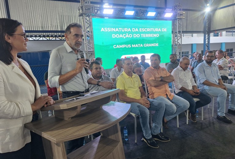 Reitor Carlos Guedes comemora instalação de nova unidade do Ifal em Mata Grande