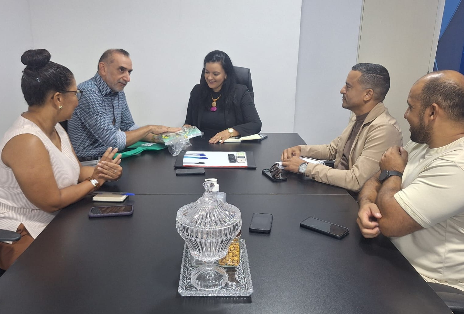 Secretária Aline Rodrigues recebe gestão do Ifal.jpeg