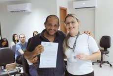 Tatiane de Souza com o diretor-geral de Marechal Deodoro