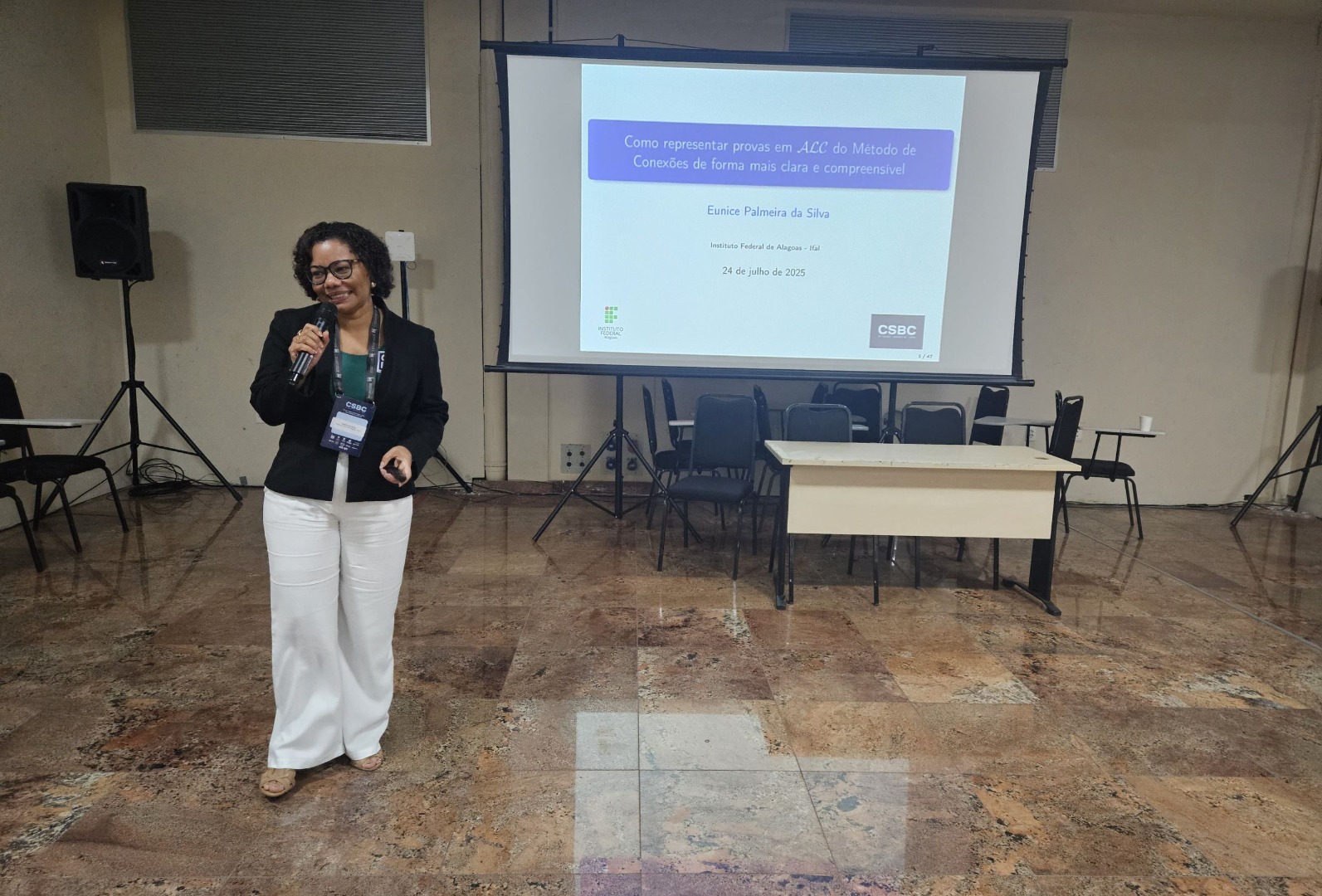 Eunice Palmeira durante palestra no congresso