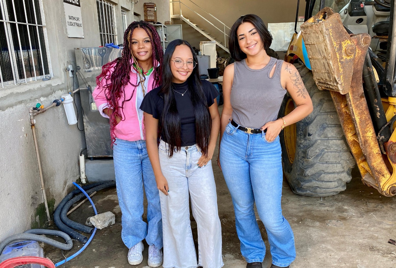 Maitê Suêaray,  Lays Gabrielly e Mylena Bonifácio começaram o primeiro emprego no início de agosto.jpeg