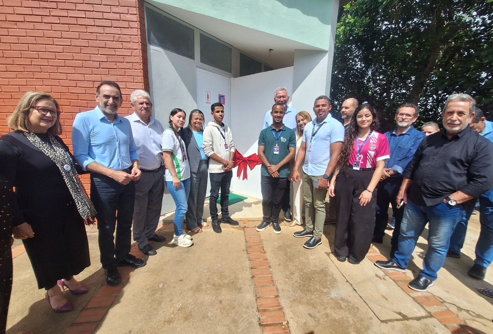 Comunidade acadêmica comemora entrega dos equipamentos educacionais
