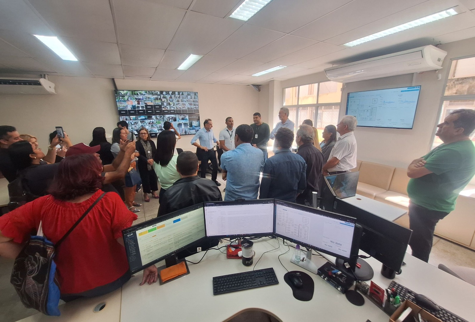 Comunidade acadêmica comemora entrega dos equipamentos educacionais